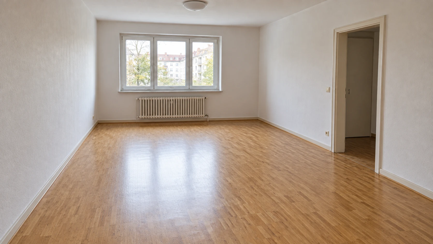 Nachher: leeres, besenreines Wohnzimmer